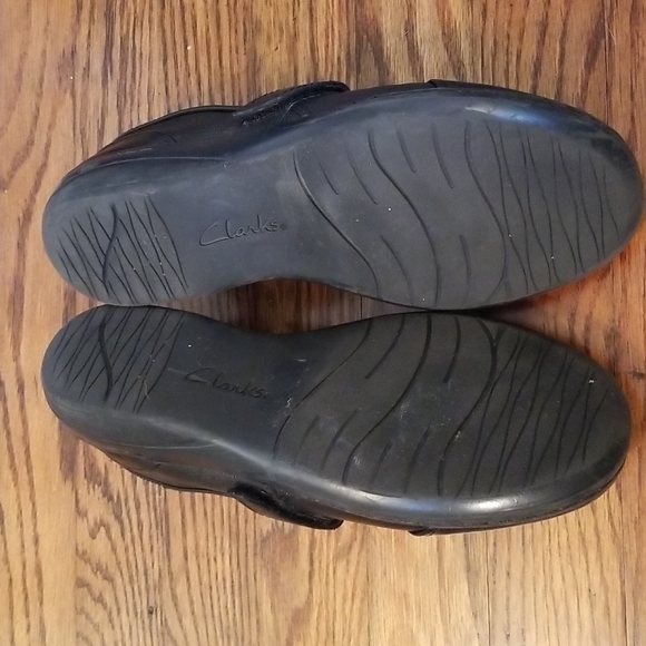 Clark's "Cushion Soft" slip-on shoes. - Picture 9 of 9